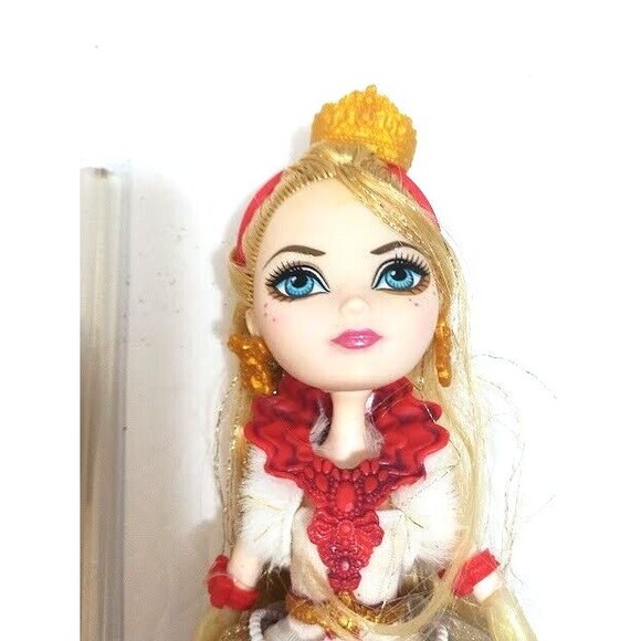 Ever After High Doll Apple White Thronecoming